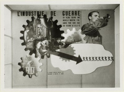 Pavillon de l'espag,e, panneau de l'industrie de guerre, Exposition internationale, Paris, 1937.