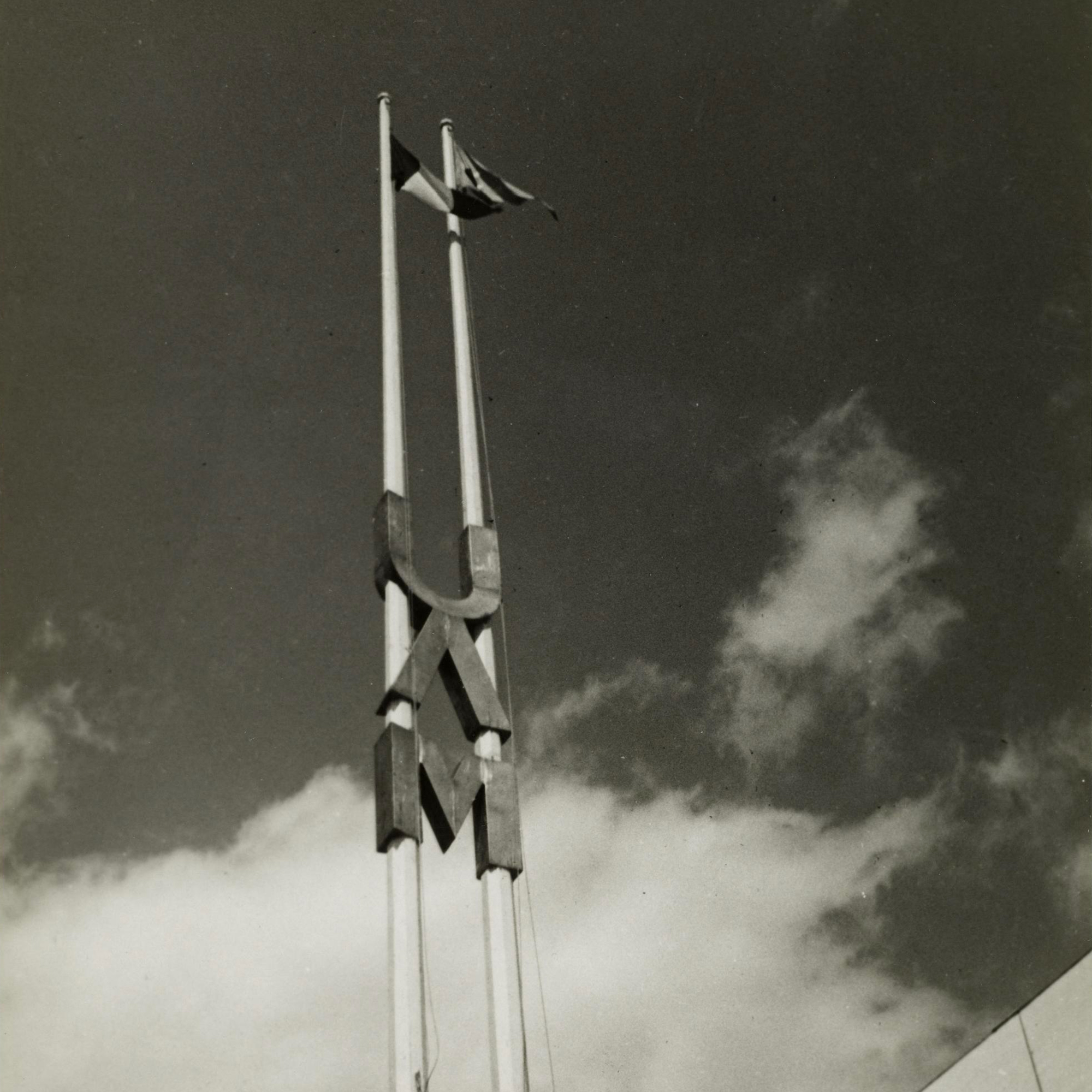 Enseigne du pavillon de l'union des artistes modernes, Exposition internationale, Paris, 1937.
